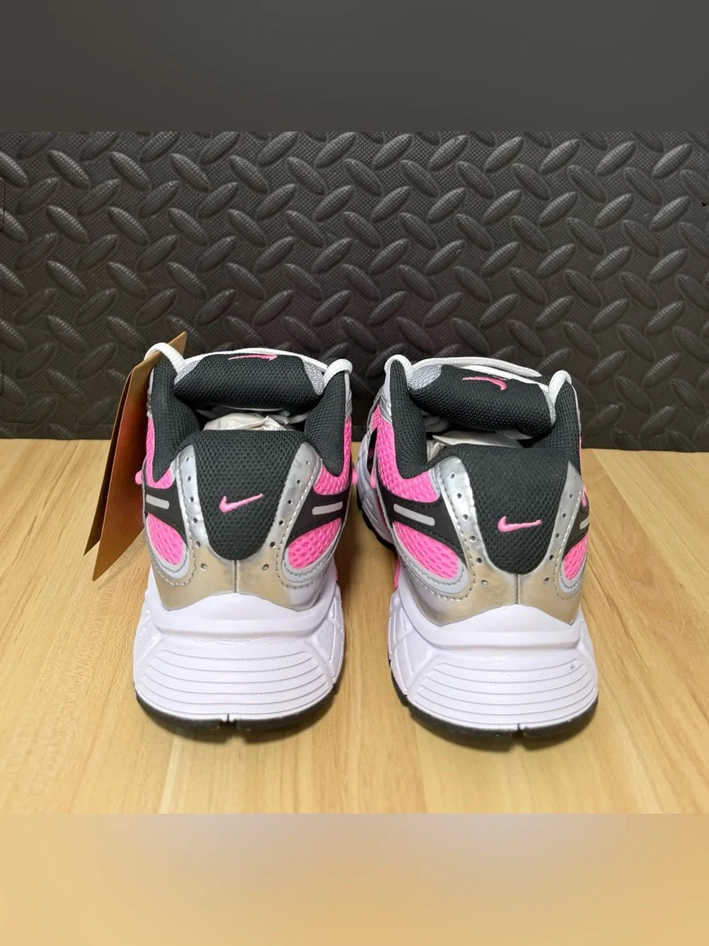Nike V5 RNR Runner Pink Spell Anthracite Sneakers HQ7901-601 Womens Size 7.5